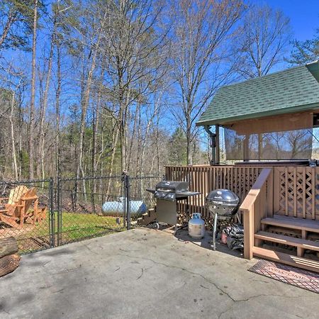 Helen Cabin With Deck And Hot Tub Less Than Half Mi To Main St Екстериор снимка